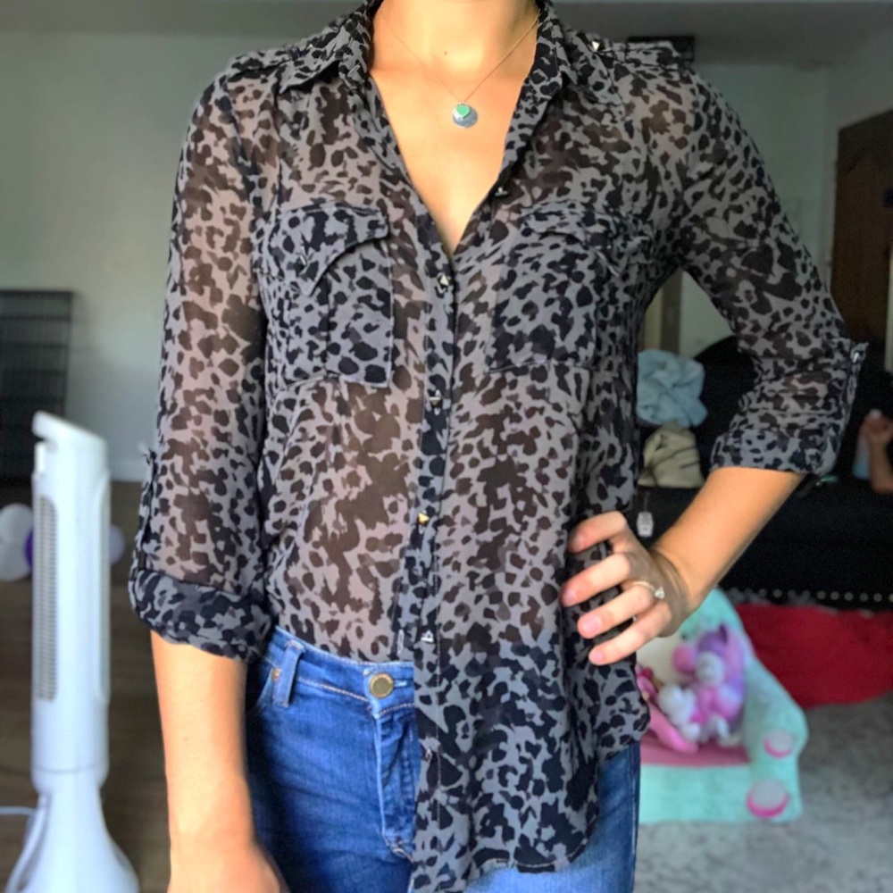 Rock & Republic Gray Leopard Button-Up sz S